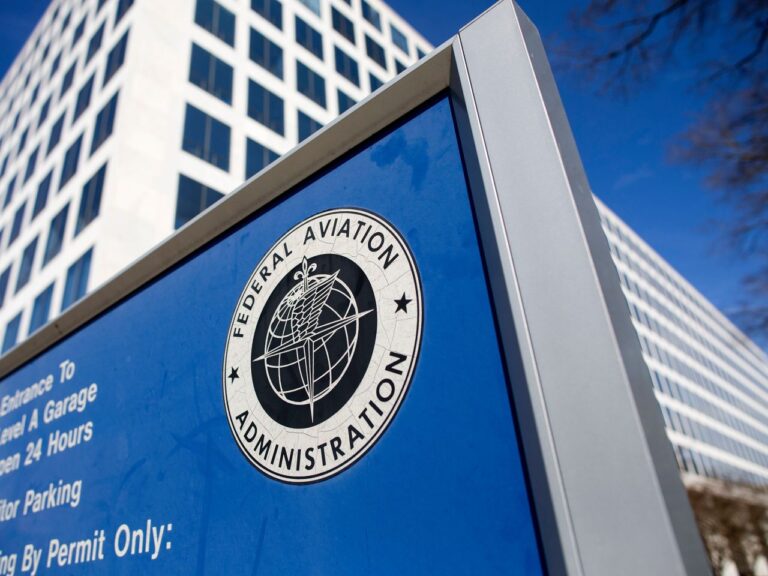 La FAA planea modernizar las comunicaciones del control aéreo en EE.UU.