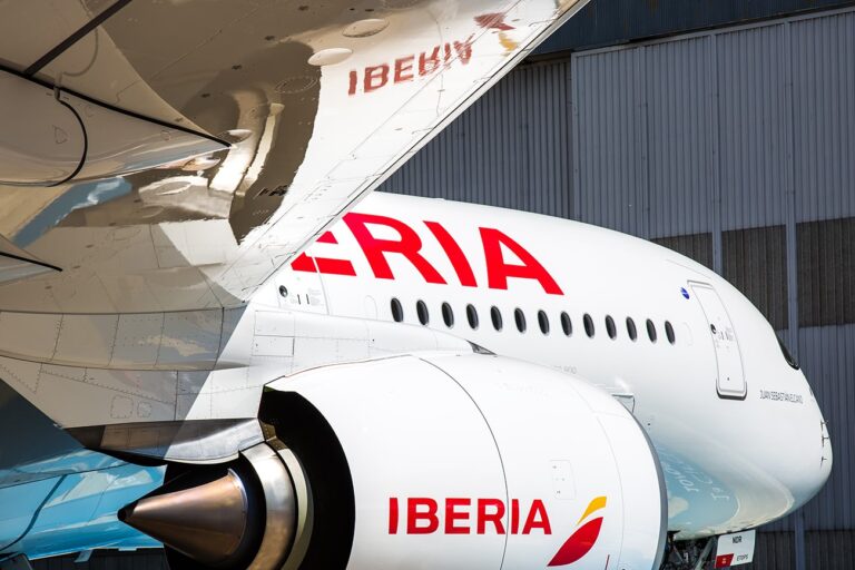Iberia suspende sus vuelos a Cuba desde junio por caída de la demanda