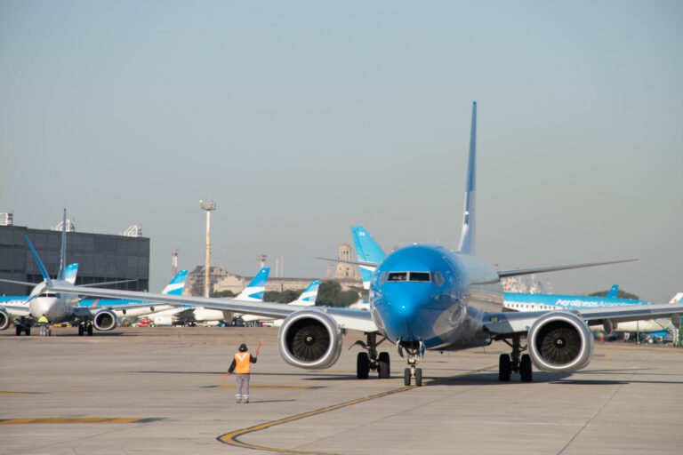 Aerolíneas Argentinas cierra acuerdo salarial hasta julio y se asegura una operación segura durante el Mundial y hasta las vacaciones de invierno