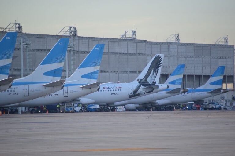 Anunció Aerolíneas Argentinas que cancelará 255 vuelos por el paro de la CGT y estimó una pérdida de USD 3 millones
