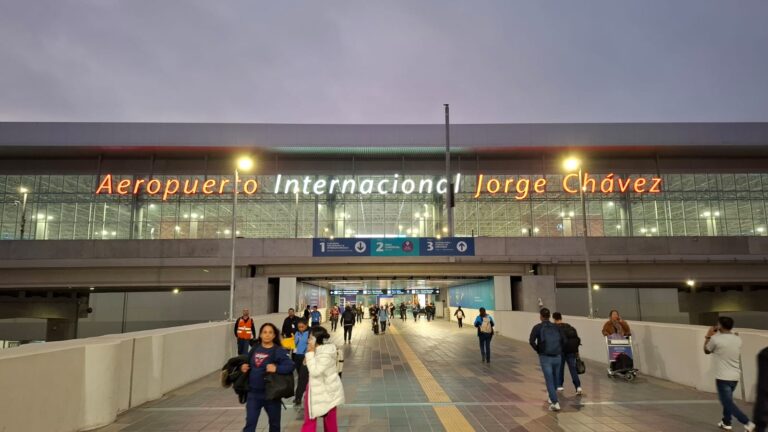 Mientras las aerolíneas mantienen sus quejas, ACI salió a respaldar la TUUA en Lima