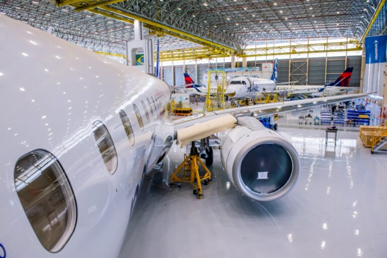 Embraer cierra 2025 con ingresos récord y una cartera de pedidos histórica