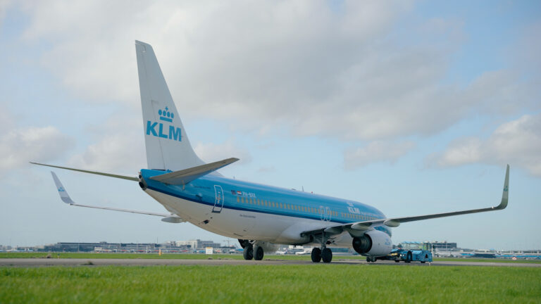 KLM impulsa ajustes estructurales tras estabilizar resultados en 2025