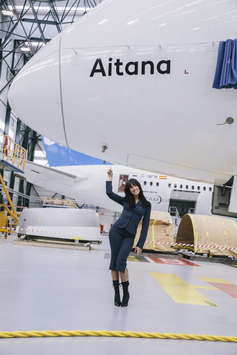 Air Europa presentó en FITUR un nuevo avión junto a Aitana