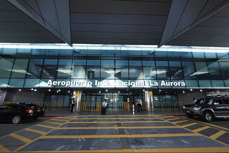 La industria en contra del Proyecto de ley de Cine para aplicar cargos a los pasajeros en Guatemala