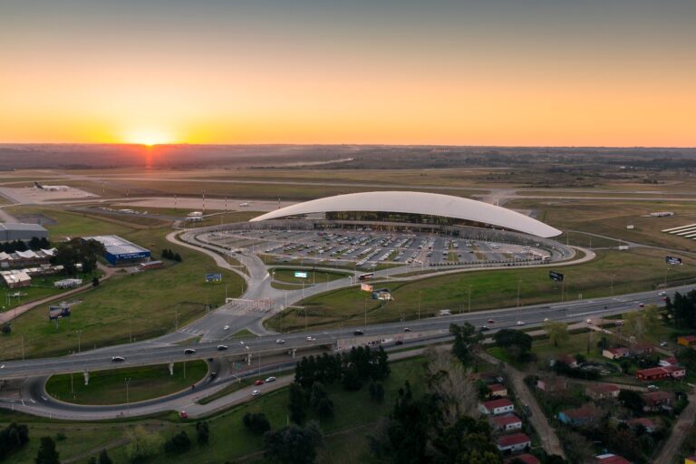 Se viene una Semana Santa intensa para el Aeropuerto Internacional de Carrasco