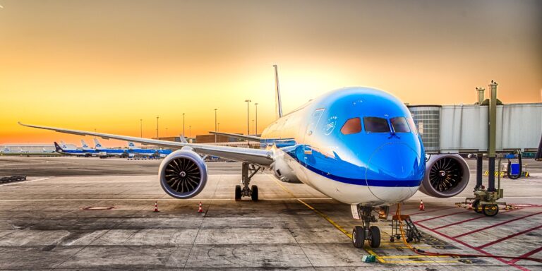 KLM suspenderá 160 vuelos durante el mes de mayo debido al precio del combustible