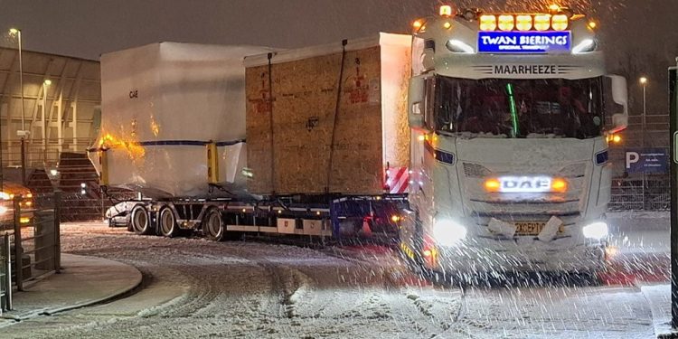 Lufthansa Aviation Training recibe el primer simulador completo del Boeing 777-9