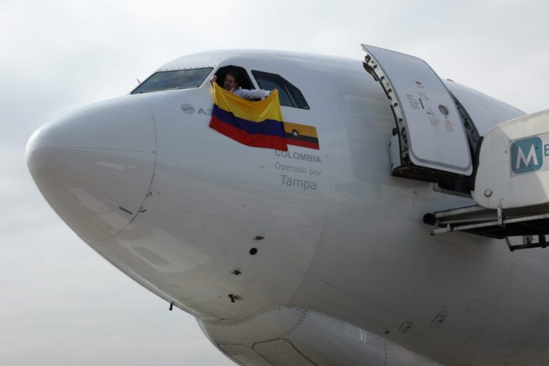Operación carguera especial de Avianca con ayuda humanitaria para Montería