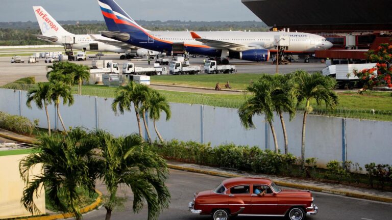 Cuba advierte falta de combustible para aviones al menos hasta abril