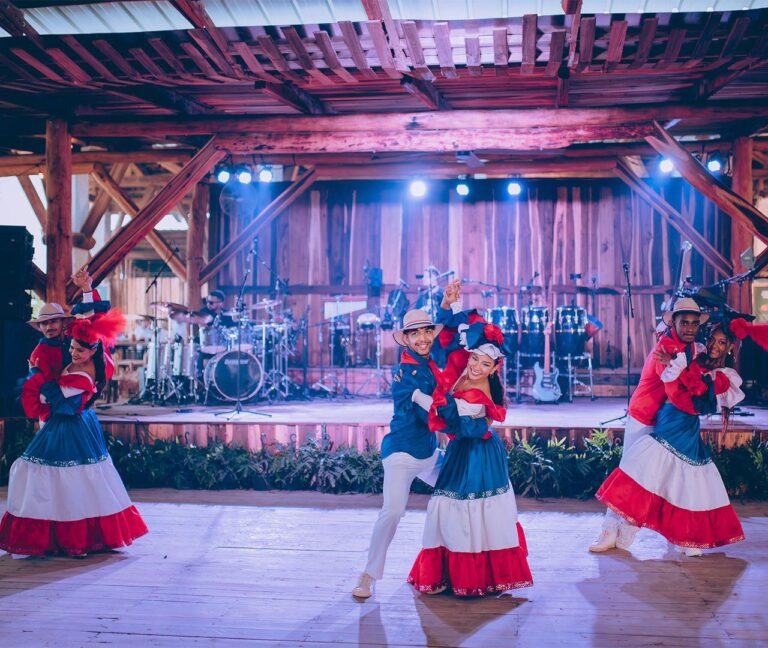 Alianza turística entre Arajet y PANACA RD en Punta Cana