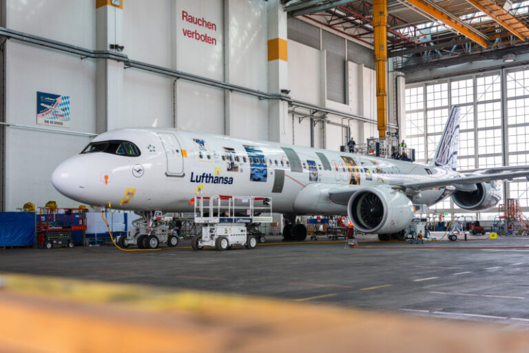Lufthansa lleva al cielo las historias de sus empleados en un A321neo especial