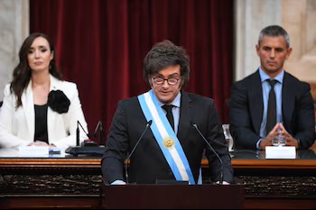 El héroe anónimo en el discurso de Javier Milei al Congreso