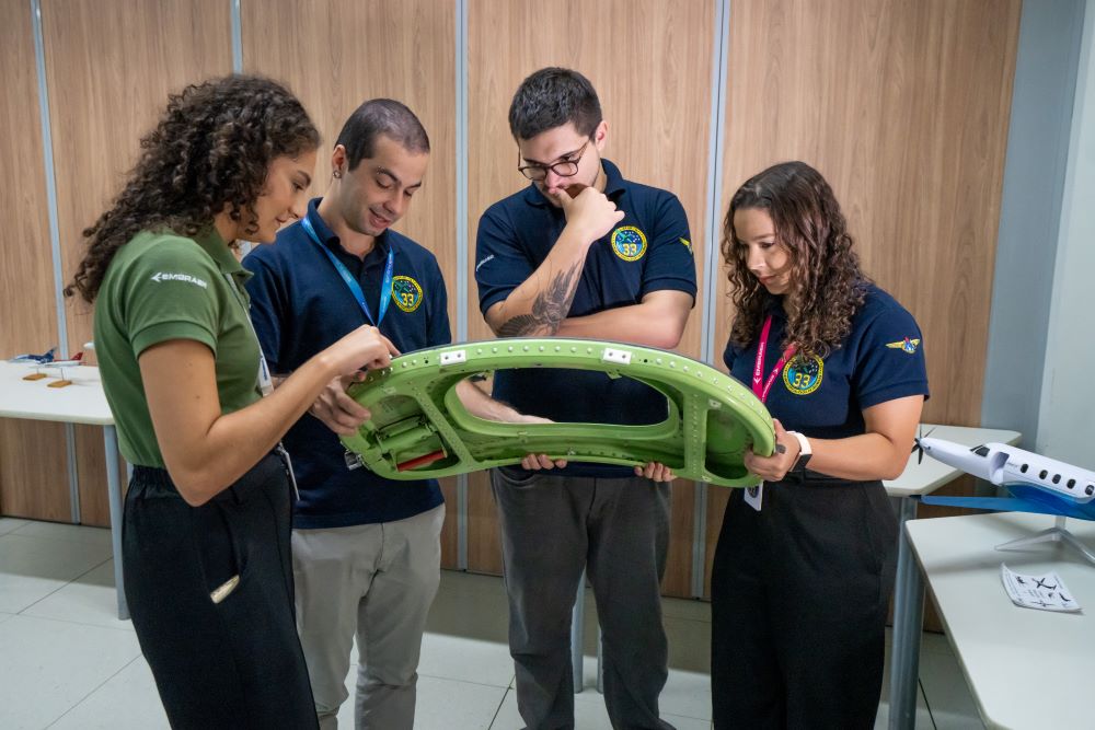 Embraer celebra 25 años de su Maestría en Ingeniería Aeronáutica