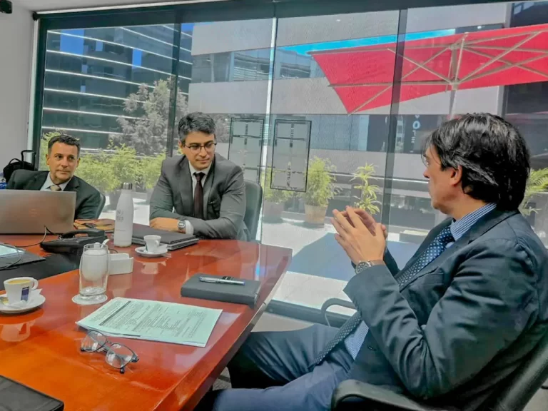 Bolivia trabaja con OACI para avanzar hacia una política de cielos abiertos