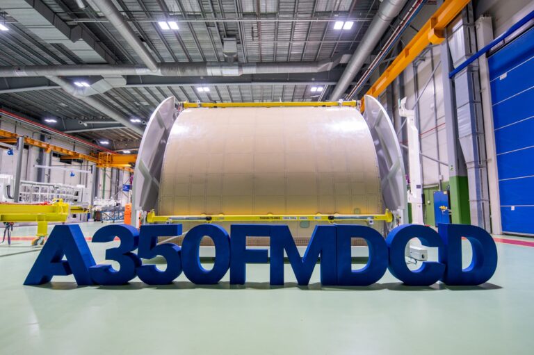 Airbus completa en España la primera puerta de carga principal del A350F