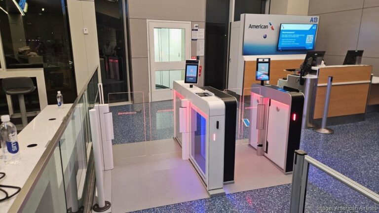 American Airlines presenta puertas de embarque electrónicas en DFW
