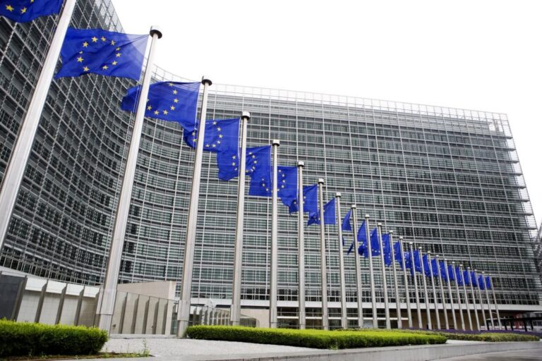La Comisión Europea se plantea compartir el combustible aeronáutico en el continente