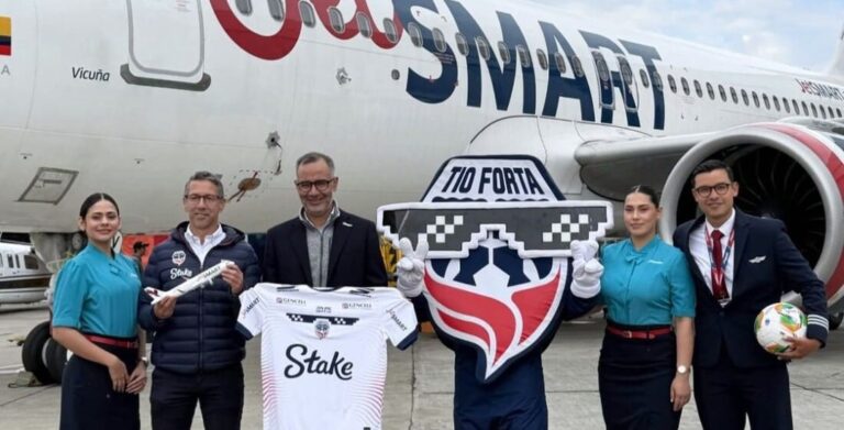 JetSmart se convirtió en transportador oficial y espónsor de un equipo colombiano