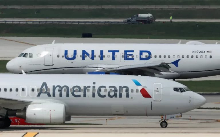 American Airlines se desmarca de una posible fusión con United en medio del debate por la concentración aérea